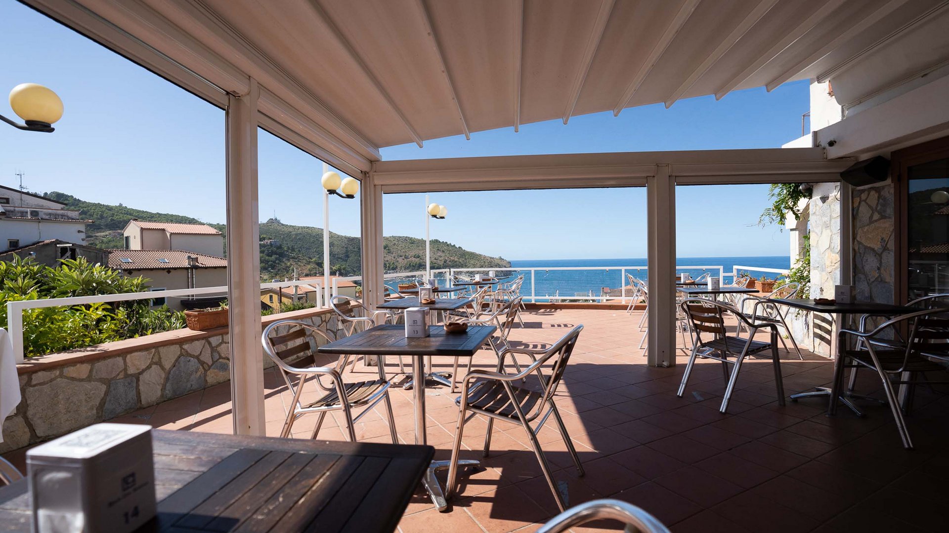 Hotel by the sea in Cilento: Discover its flavours. Hotel by the sea in Cilento: Discover its flavours.