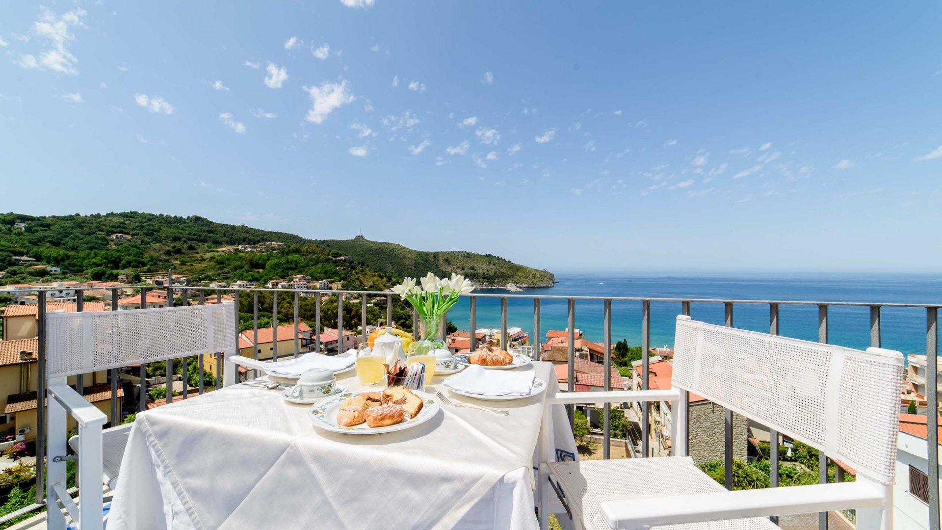 Hotel by the sea in Cilento: Discover its flavours. Hotel by the sea in Cilento: Discover its flavours.
