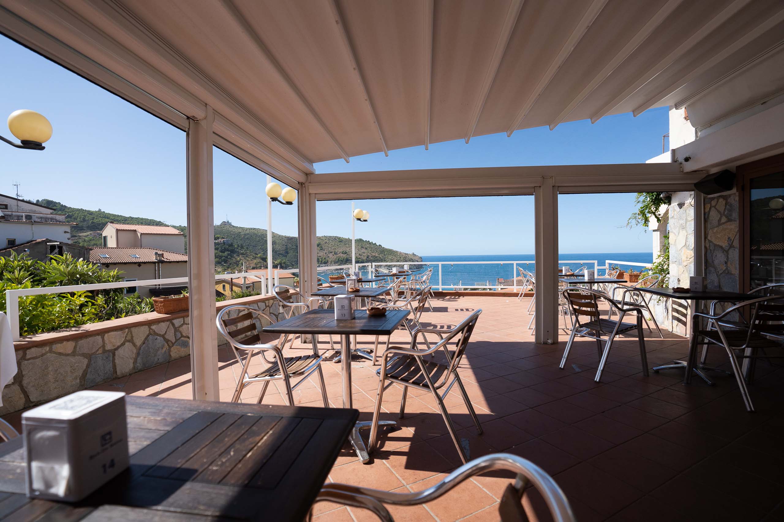 Hotel by the sea in Cilento: Discover its flavours. Hotel by the sea in Cilento: Discover its flavours.